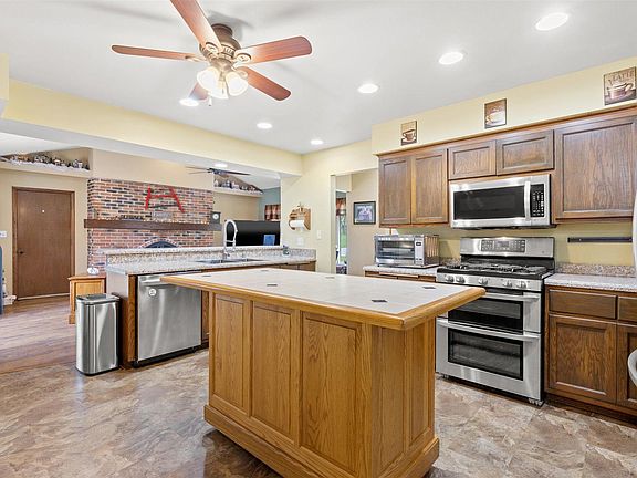 3rd image of 5780 S 121st St