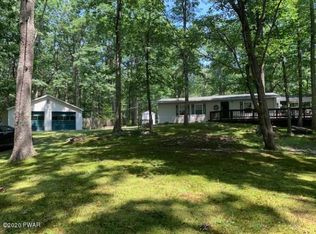 109 Redstart Ct, Hawley, PA 18428