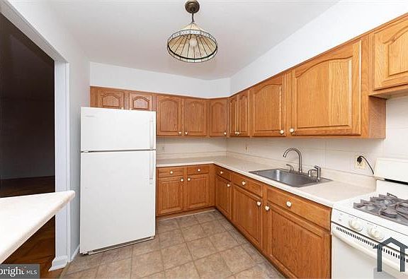 2nd image of 1008 W Cliveden St Floor 1
