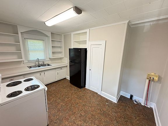 5th image of 543 Hyde Park Dr NE