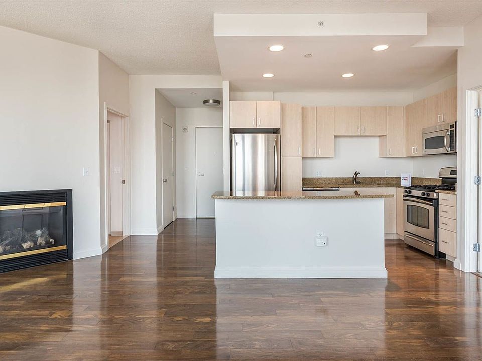 660-washington-apartments-living-room