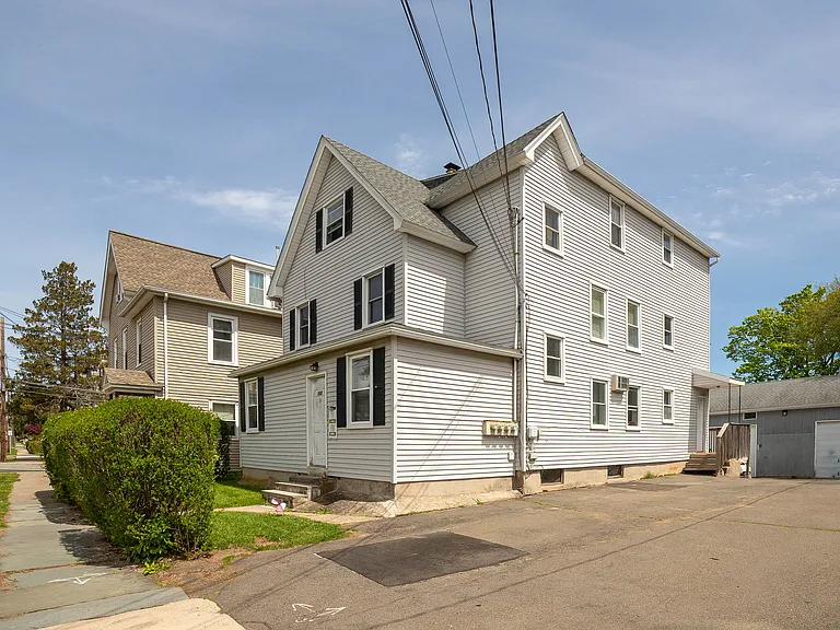 168 Greenwood St #2 — Photo 2