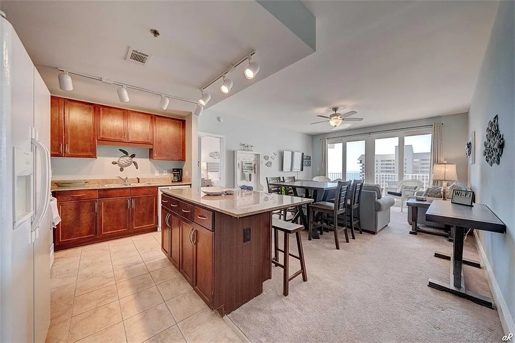 3 bed, 2.0 bath, 1262 sqft, $2,500 — Photo 2