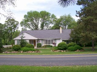 19 E Pleasant Lake Rd, North Oaks, MN 55127