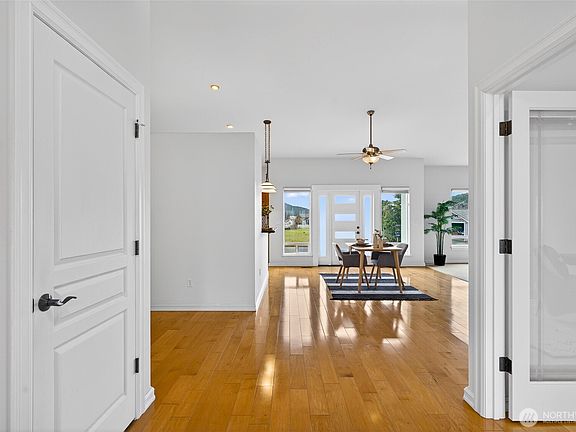 3rd image of 5208 Doon Way
