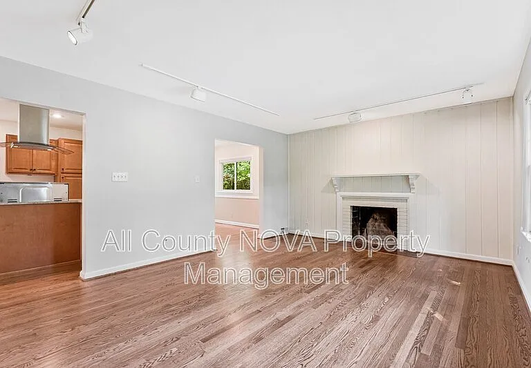 3160 Ravenwood Dr — Photo 7