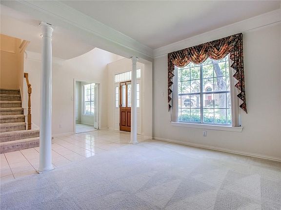 4th image of 2813 Pond Wood Dr