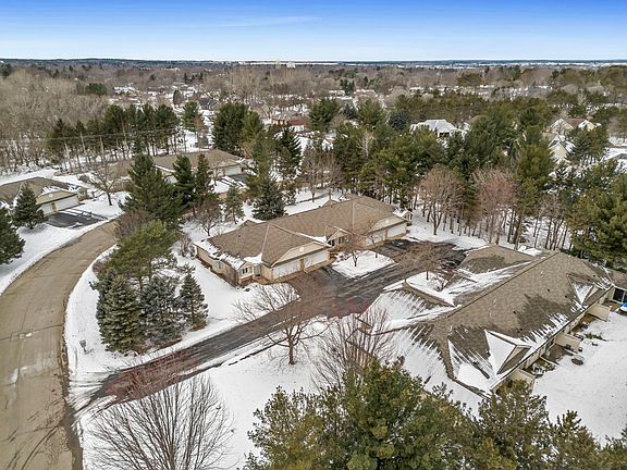 2nd image of 806 Woodland Ln