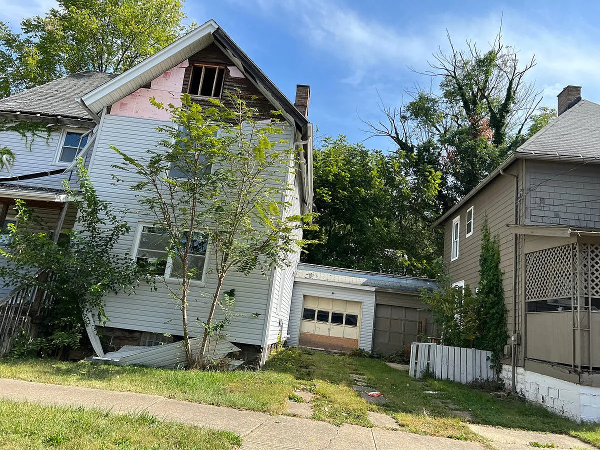 220 2nd St NE photo 1
