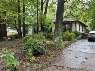 2318 Regency Dr, Greensboro, NC 27407