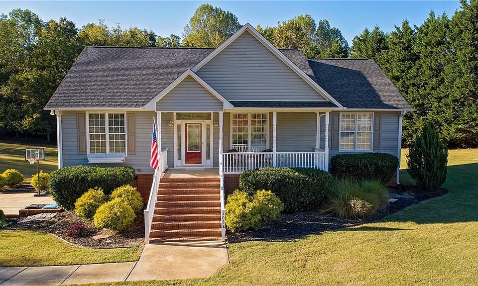 1st image of 1028 Pleasant Dr