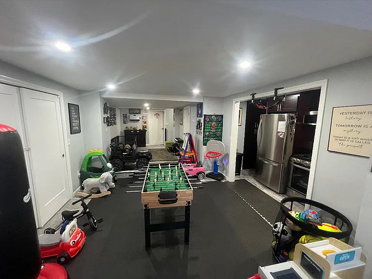 6515 Bergenwood Ave — Photo 5