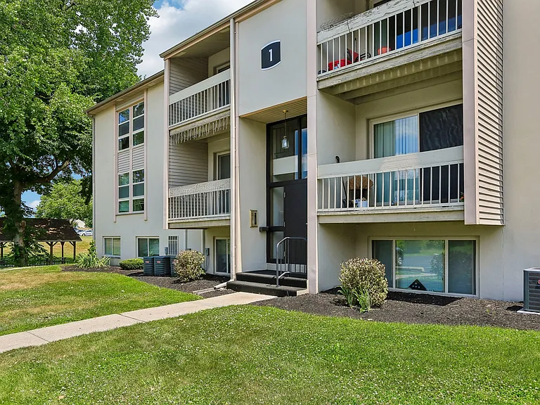 Plaza I Apartments — Photo 8