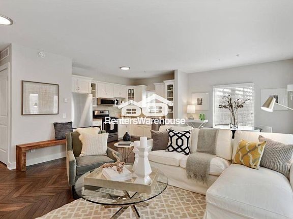 4th image of 2309 Lyndale Ave S Unit 402