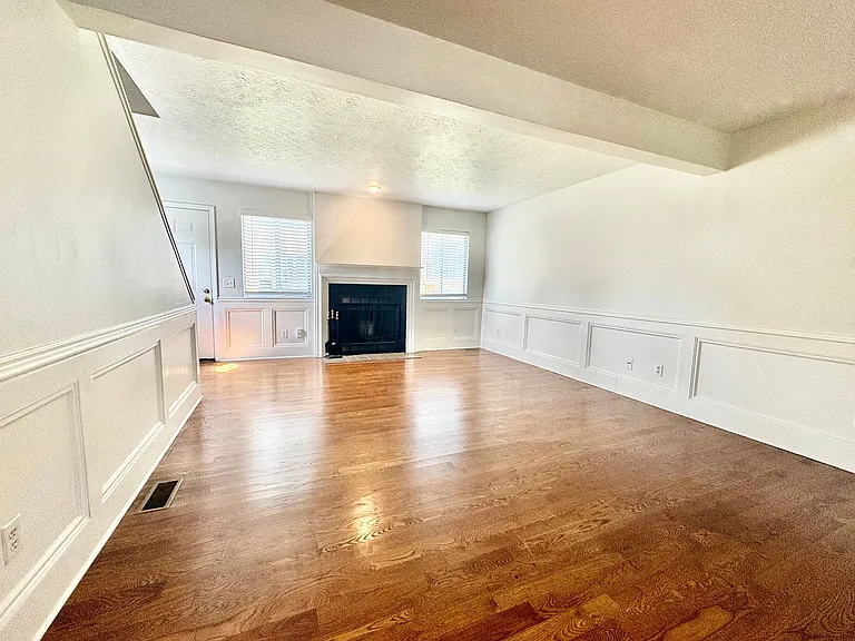 4420 Jarboe St — Photo 4