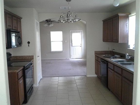 3rd image of 925 Bens Dr