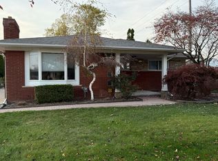 21911 Marter Rd, Saint Clair Shores, MI 48080