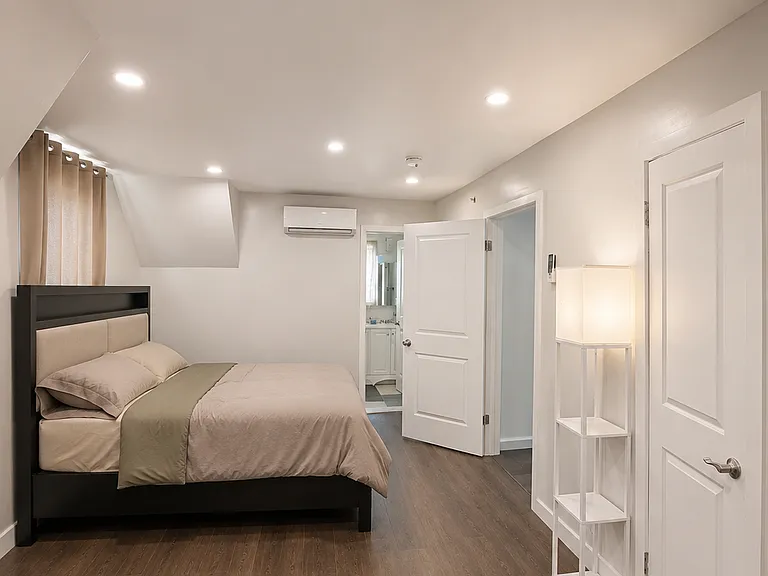133 Pearsall Ave #4 — Photo 7