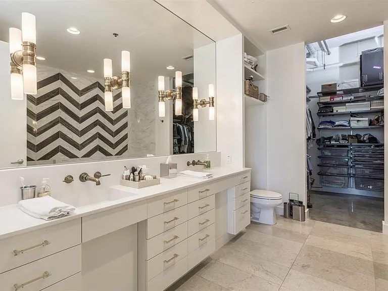 800 W 5th St #1007 — Photo 16