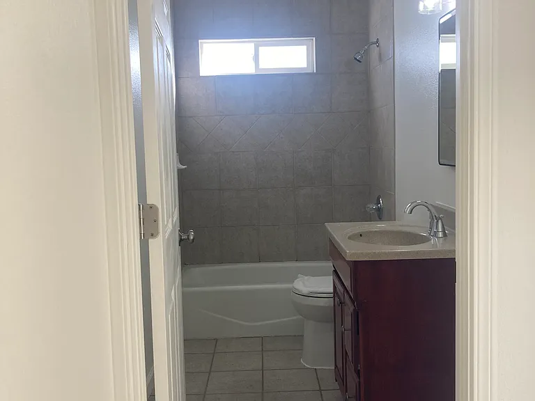 409 Orange Ave W — Photo 17