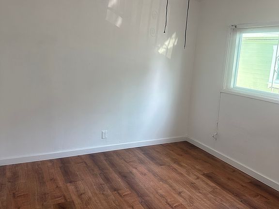 5th image of 6023 6th Ave