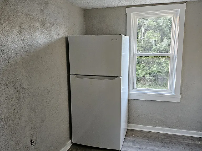 2708 Montgomery St — Photo 4