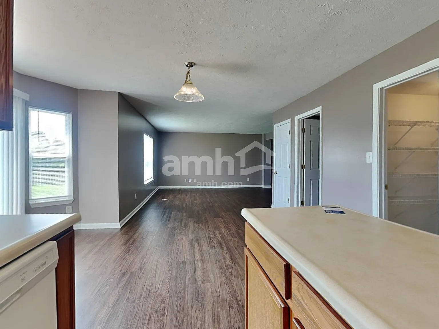 4 bed, 2.5 bath, 2084 sqft, $2,230 — Photo 4