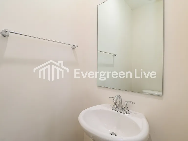 267 E Catawba Ave — Photo 6