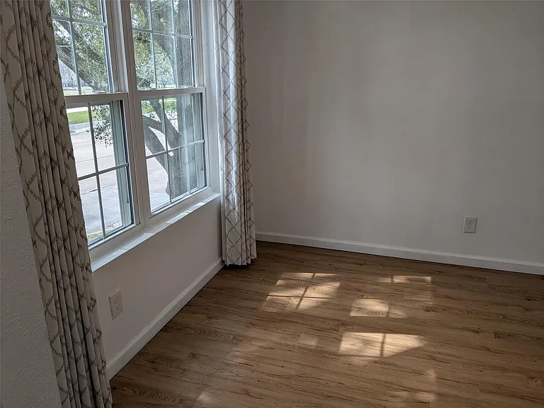 5550 N Braeswood Blvd #135 — Photo 4