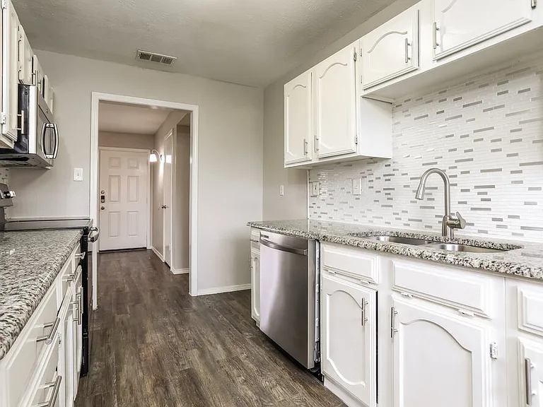 490 Rainier St — Photo 7