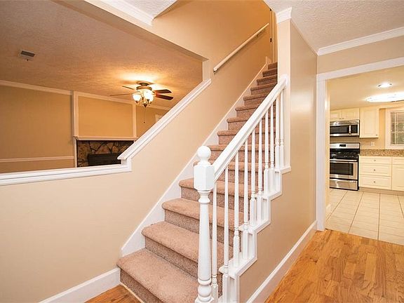 4th image of 3301 Creek Hollow Dr