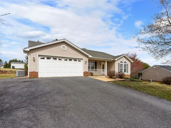 74 Longview Cir, Fishersville, VA 22939