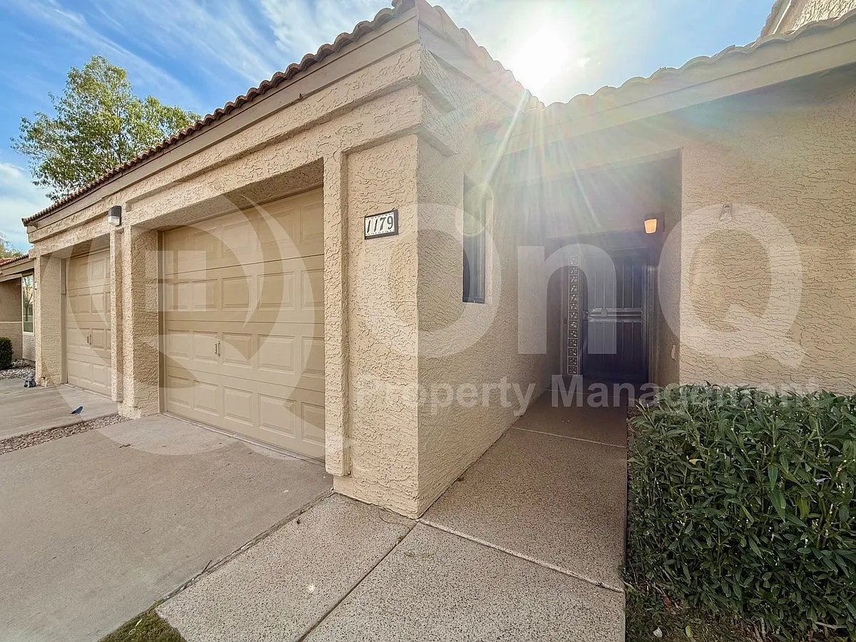 2 bed, 2.0 bath, 1104 sqft, $1,700 — Photo 3