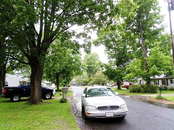 5th image of 38 Pease Ave