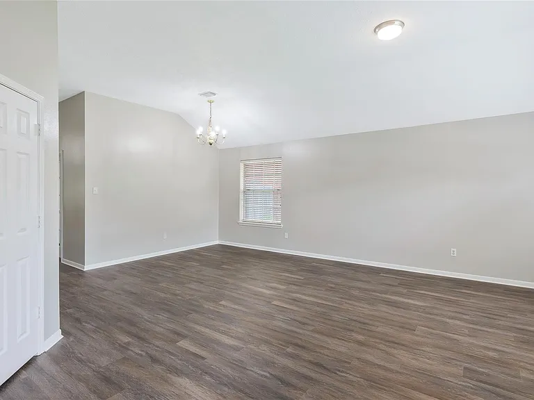 6842 Moss Boulder Dr — Photo 3