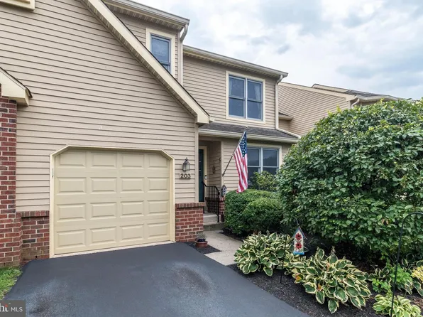 203 Pine Crest Ln, Lansdale, PA 19446