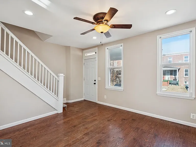 3343 Ravenwood Ave — Photo 2