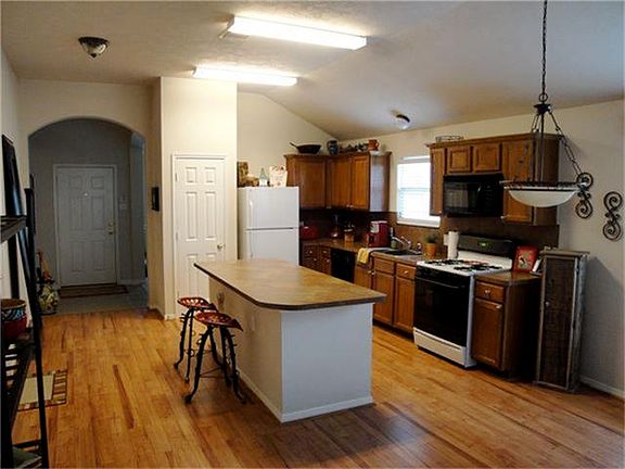 5th image of 19915 Goldlake Dr