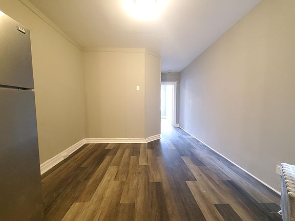 3rd image of 104 Romaine Ave APT 4