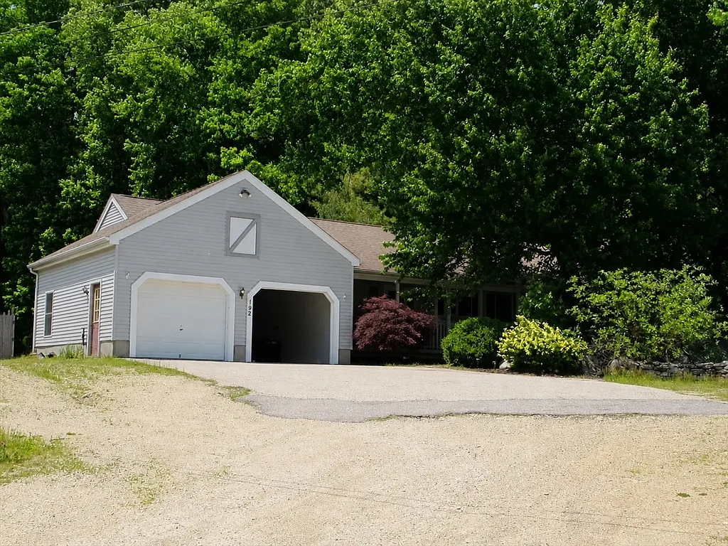 3 bed, 2.0 bath, 1568 sqft, $3,500 — Photo 1