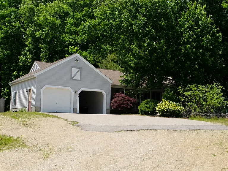 192 Lower Schofield Ave — Photo 1