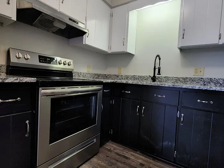 12 Portwest Townhouses #D — Photo 6