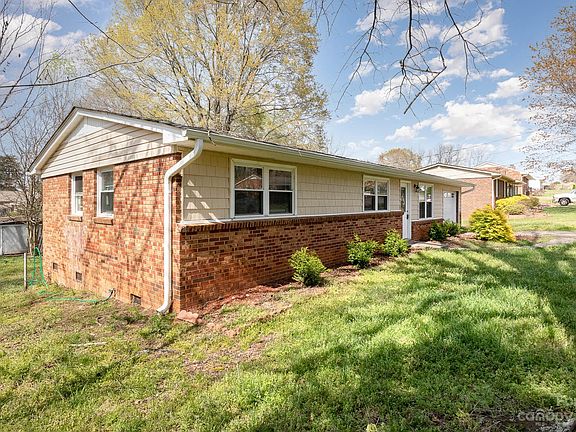 3rd image of 804 Princeton Dr