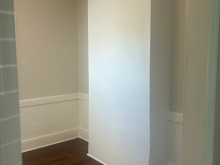 520 E Hall Ln — Photo 15