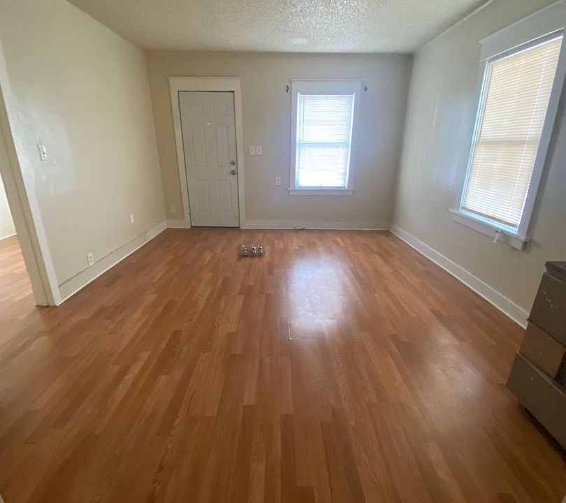 2nd image of 121 Mortimer St