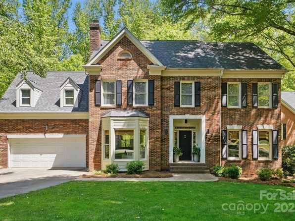 902 Hoke Trl, Cramerton, NC 28032