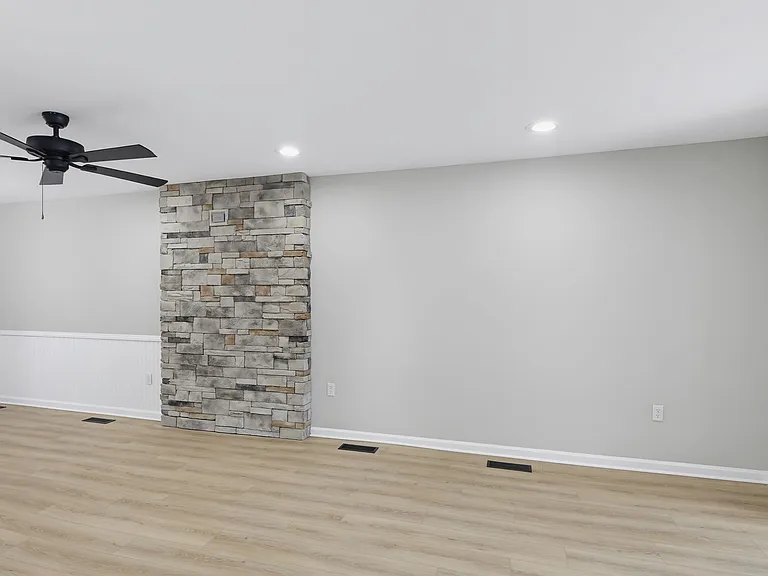 837 Virginia Ave — Photo 11