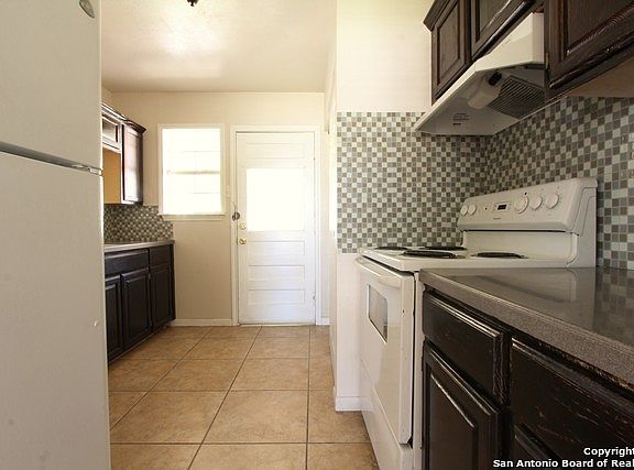 5th image of 4466 Lark Ave