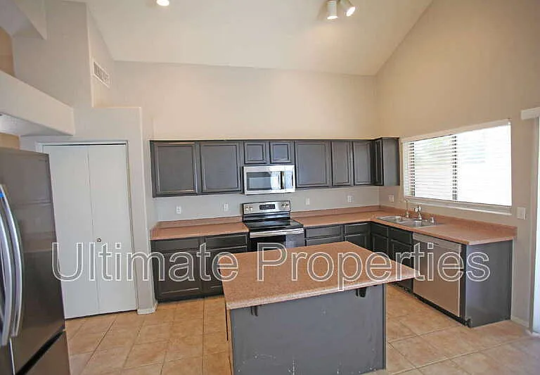 7205 W Mohawk Ln — Photo 4