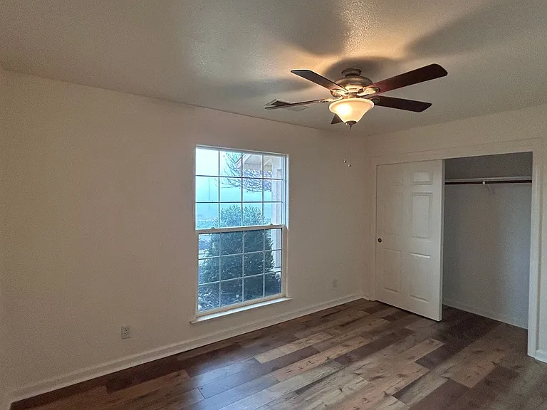 14575 Avenida Central — Photo 9